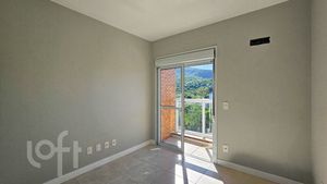 Image 13 - 886565