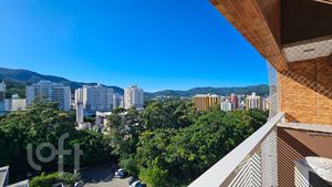 Image 15 - 886565