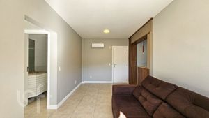 Image 6 - 886565