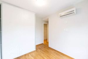 Image 11 - 886566