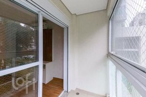 Image 40 - 886566