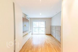 Image 21 - 886566