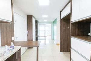 Image 6 - 886566