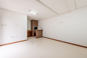 Image 35 - 886604