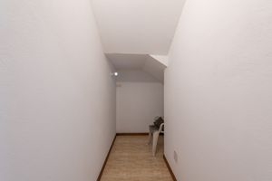 Image 24 - 886604