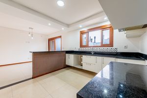 Image 29 - 886604