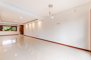 Image 23 - 886604