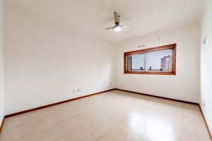 Image 8 - 886604