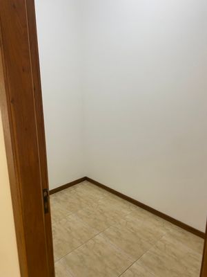 Image 19 - 886604