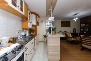 Image 6 - 886607