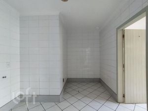 Image 13 - 886609