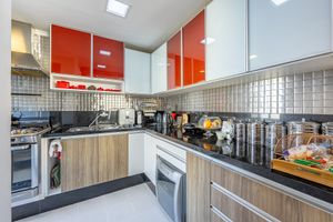 Image 16 - 886611