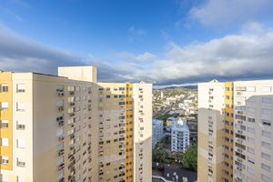Image 10 - 886611