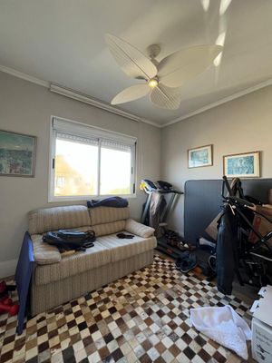 Image 10 - 886611