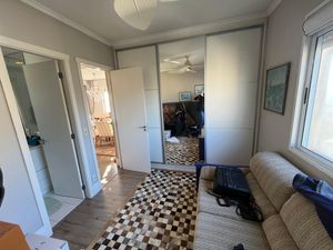 Image 11 - 886611