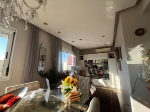 Image 9 - 886611