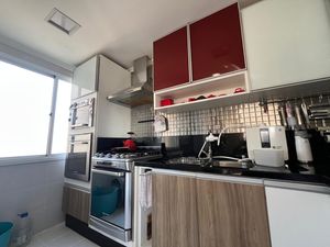 Image 8 - 886611