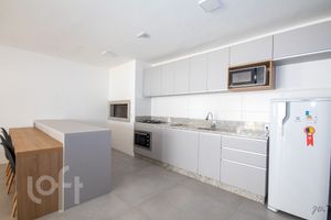 Image 12 - 886616