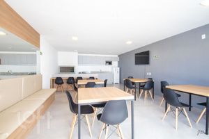 Image 11 - 886616