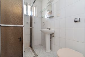 Image 14 - 886617