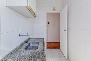 Image 10 - 886617