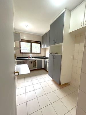 Image 22 - 886624
