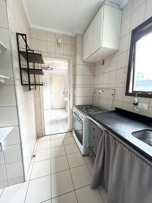 Image 25 - 886624