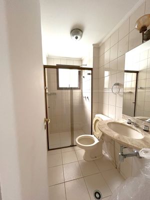 Image 13 - 886624