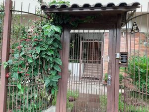 Image 15 - 886625