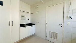 Image 9 - 886628