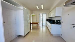 Image 8 - 886628