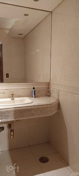 Image 4 - 886629