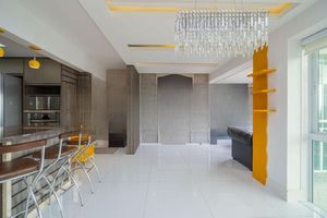 Image 1 - 886630