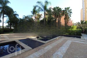 Image 14 - 886630