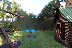 Image 19 - 886630