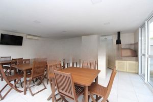 Image 21 - 886630