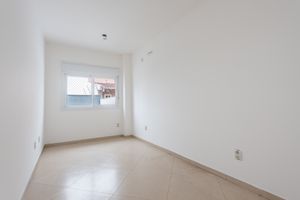 Image 17 - 886633