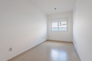 Image 16 - 886633