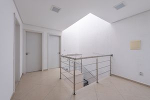 Image 9 - 886633