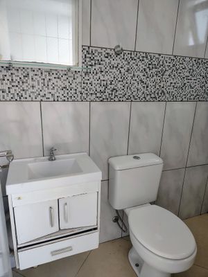 Image 13 - 886633