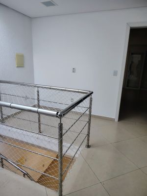 Image 17 - 886633