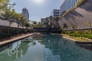 Image 25 - 886647