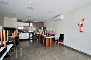 Image 11 - 886652
