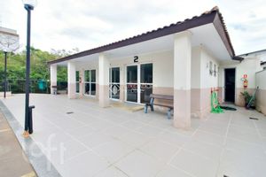 Image 12 - 886652