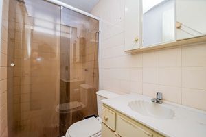 Image 12 - 886653