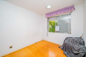 Image 16 - 886653