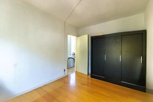 Image 15 - 886653