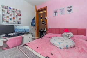 Image 8 - 886661