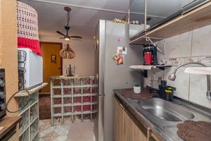 Image 12 - 886661