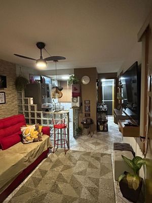 Image 1 - 886661